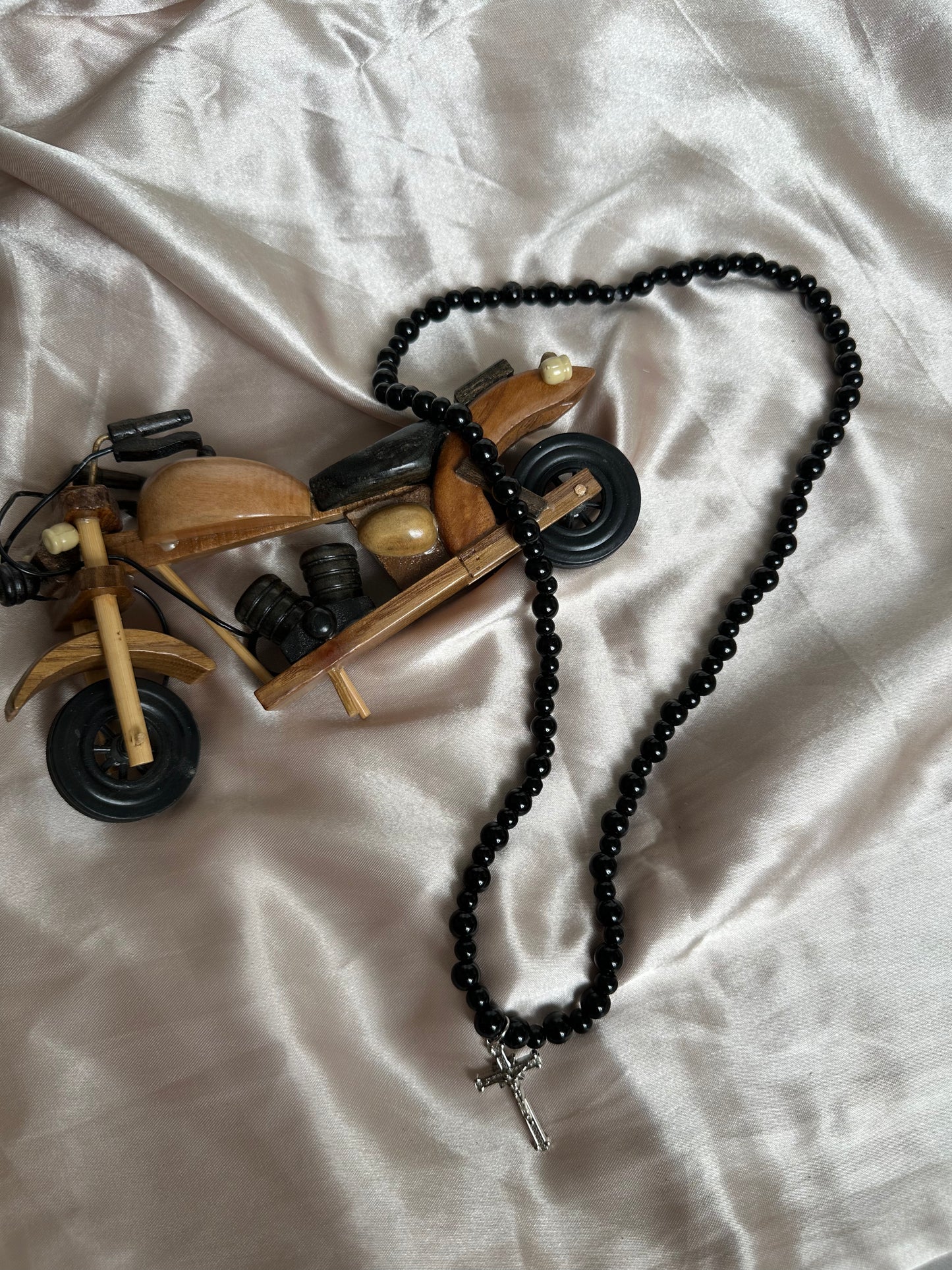 Men Black Glass Pearl Neckpiece with Cross Pendant