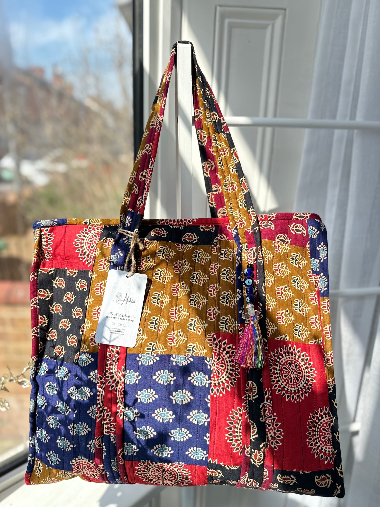 Large quilted office bag fits standard laptop UK