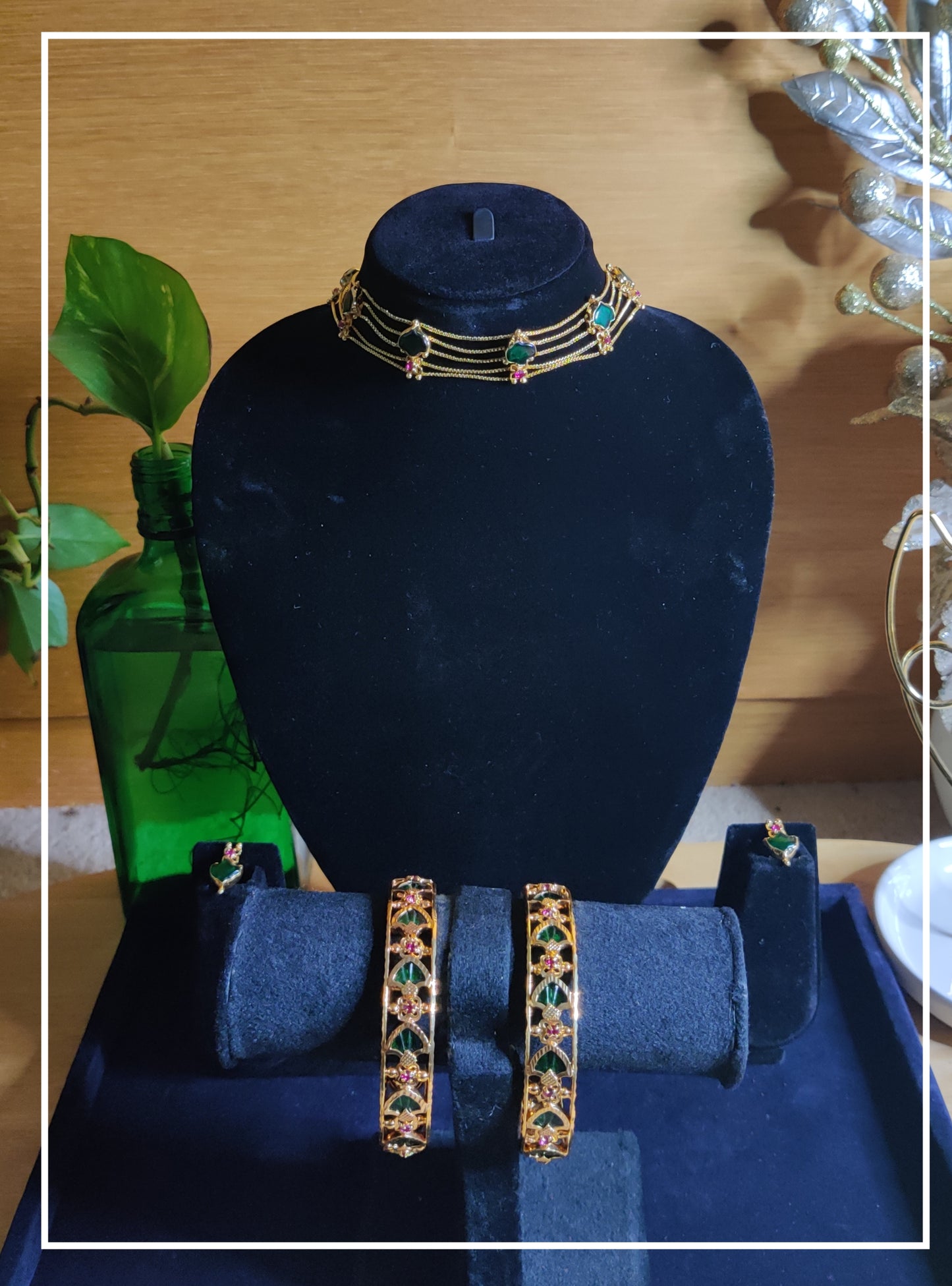 Pallaka Choker Set with Stud Earrings and 2 Bangles