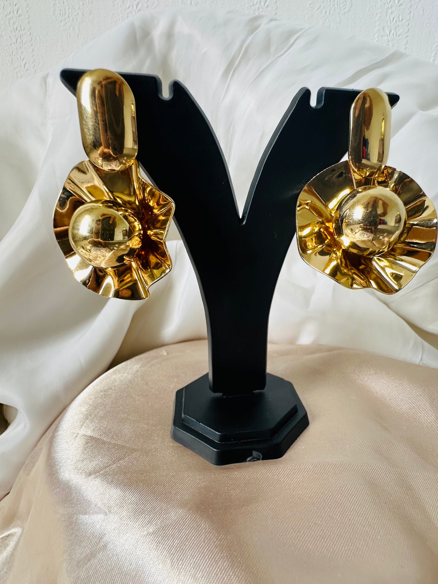 Golden Oyster Minimalist Earrings