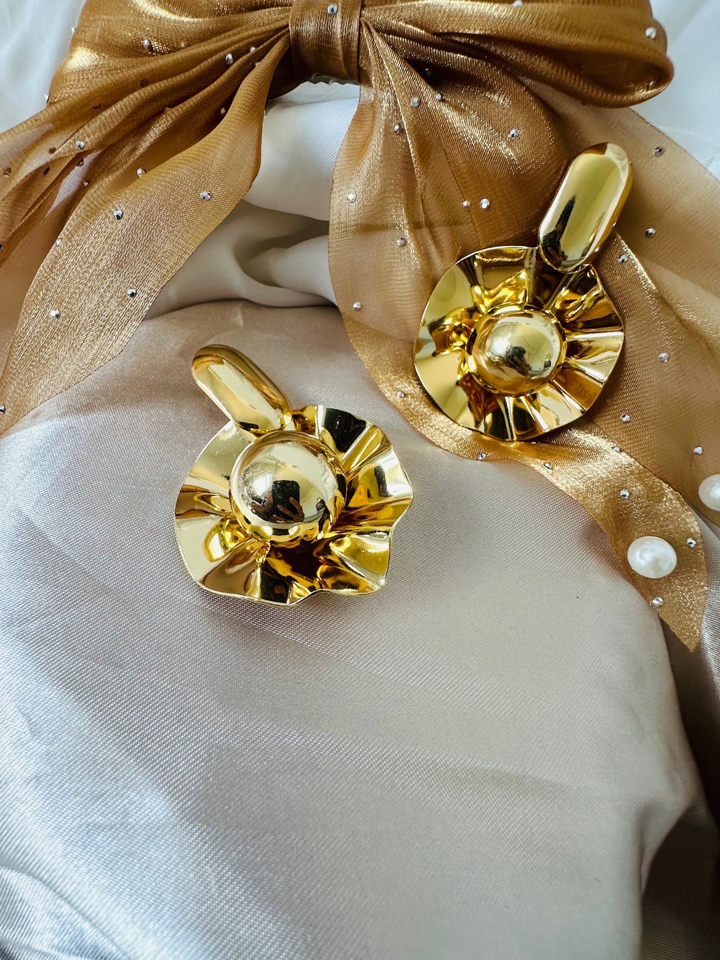 Golden Oyster Minimalist Earrings