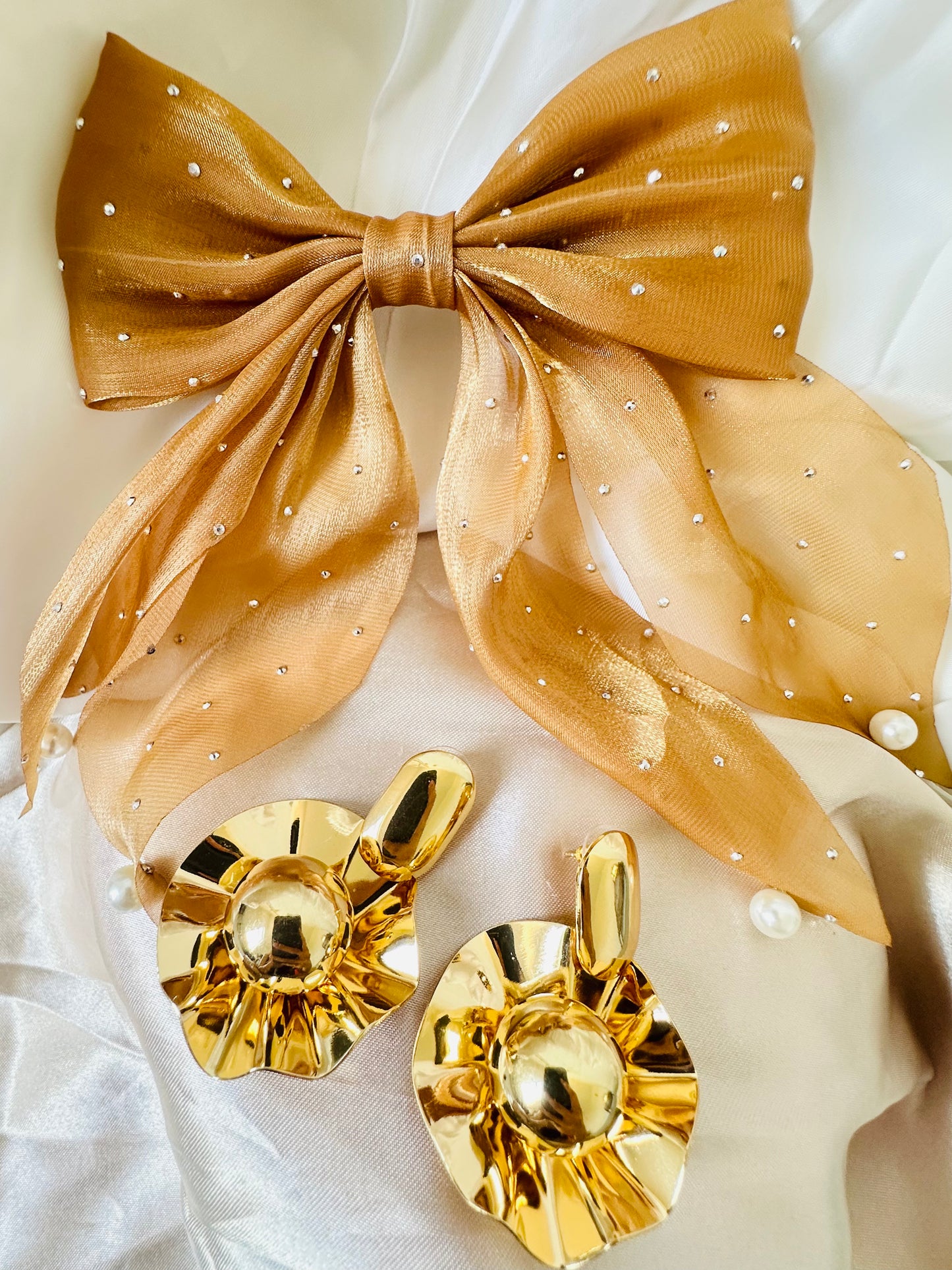 Golden Oyster Minimalist Earrings