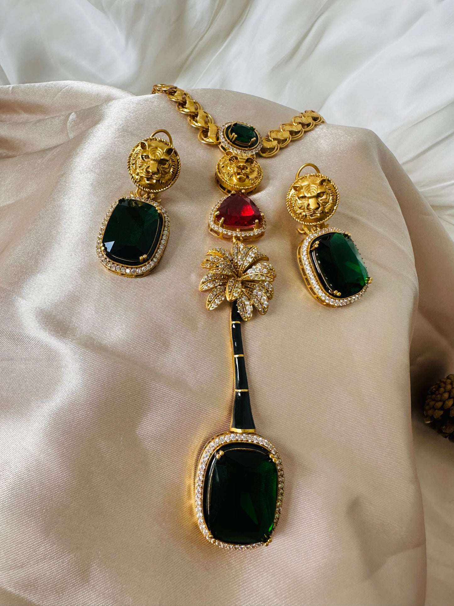 Royal Roar Necklace Set