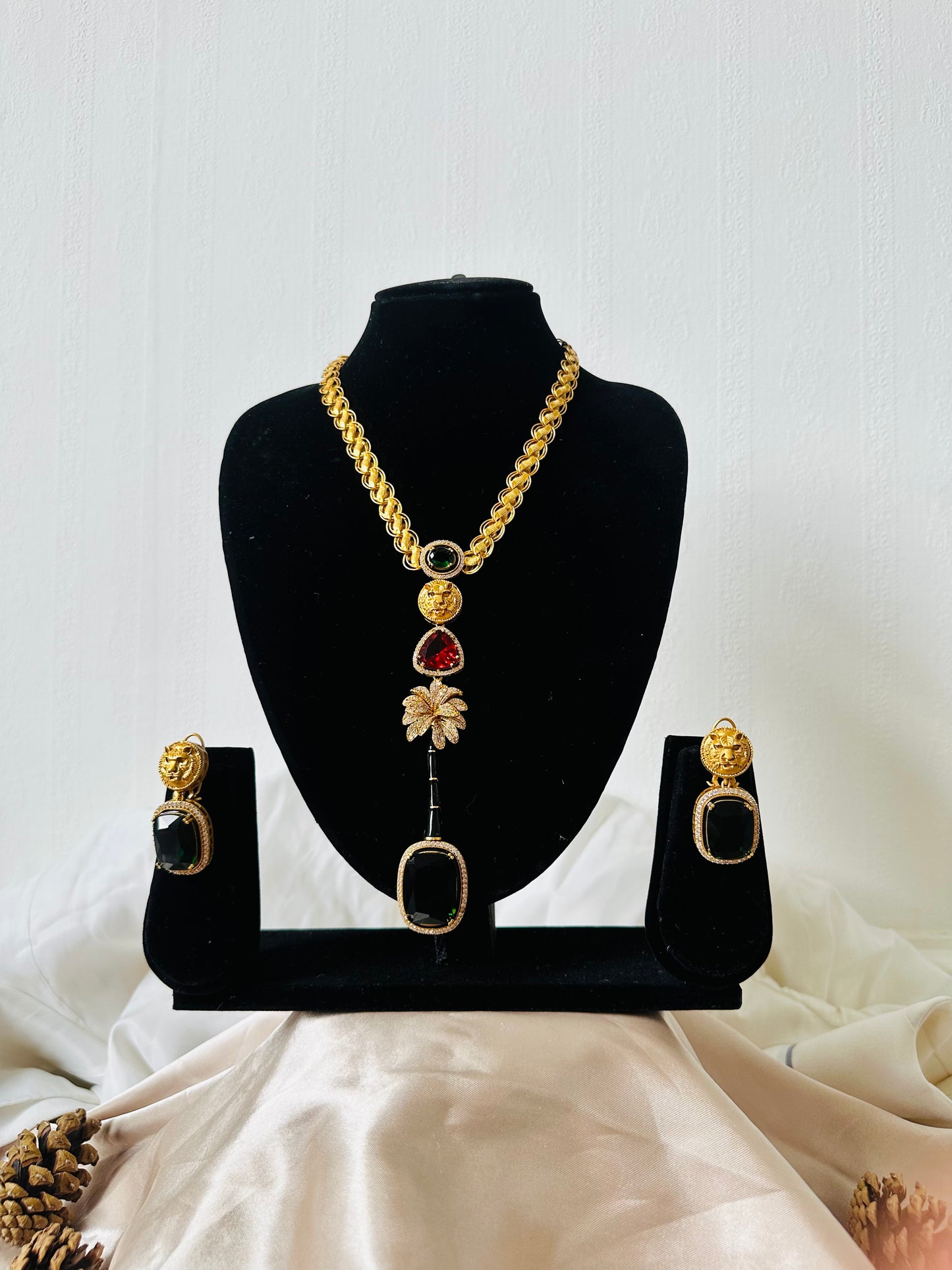 Royal Roar Necklace Set
